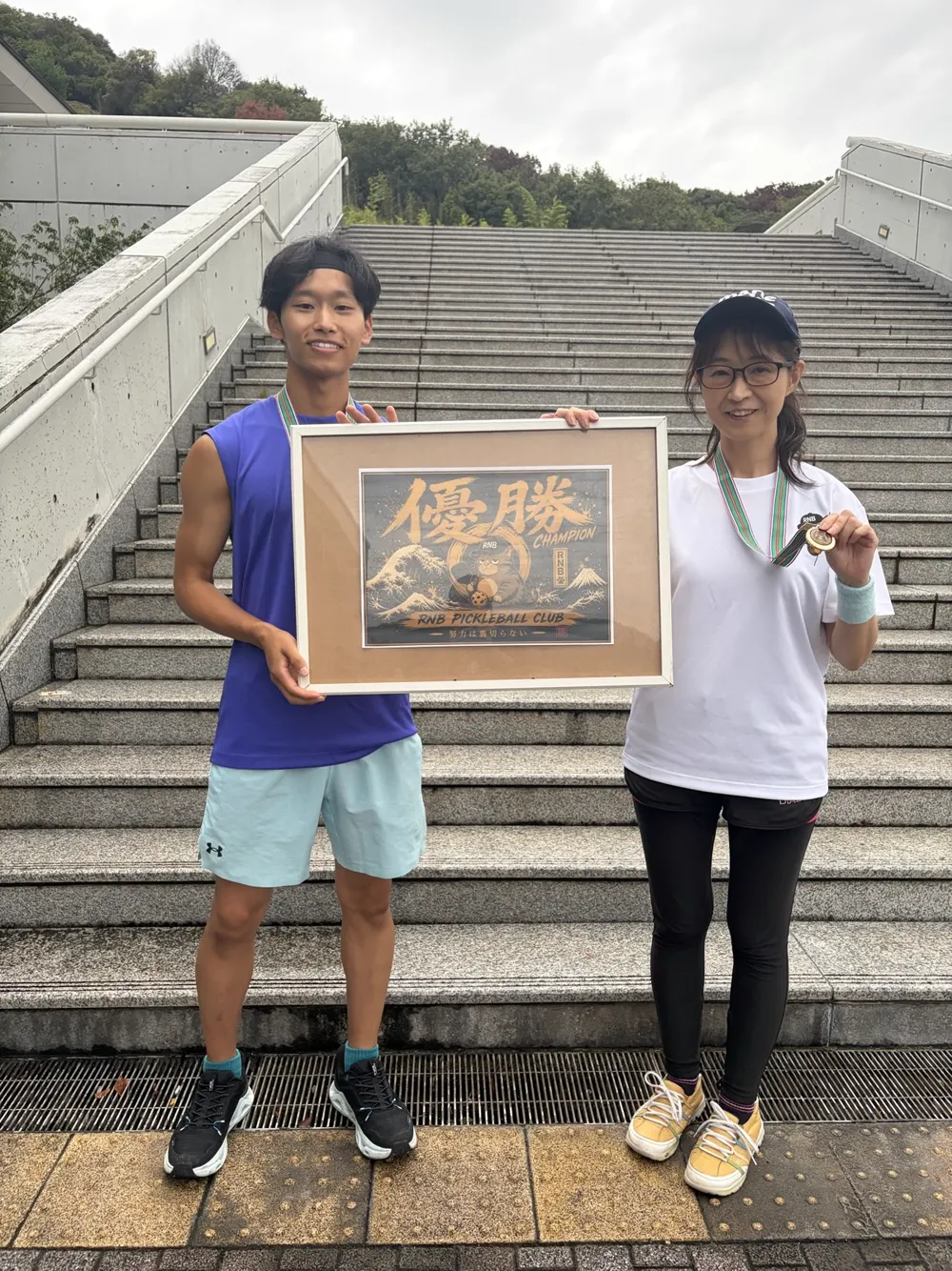 RNBサマトラ杯2026 優勝ペアの記念撮影